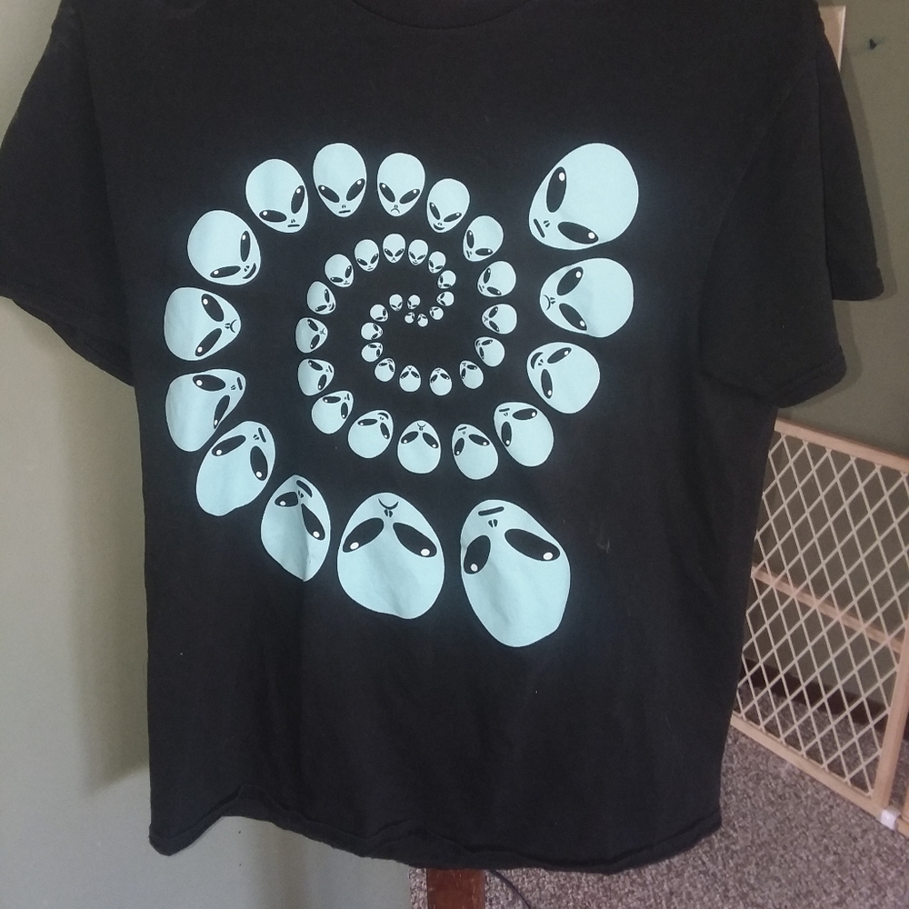 Hot topic Alien Tshirt